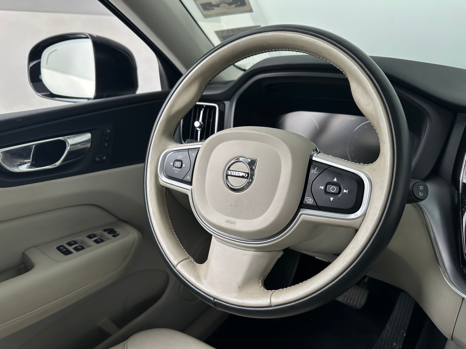 Thumbnail: 2020 Volvo XC60 - 4