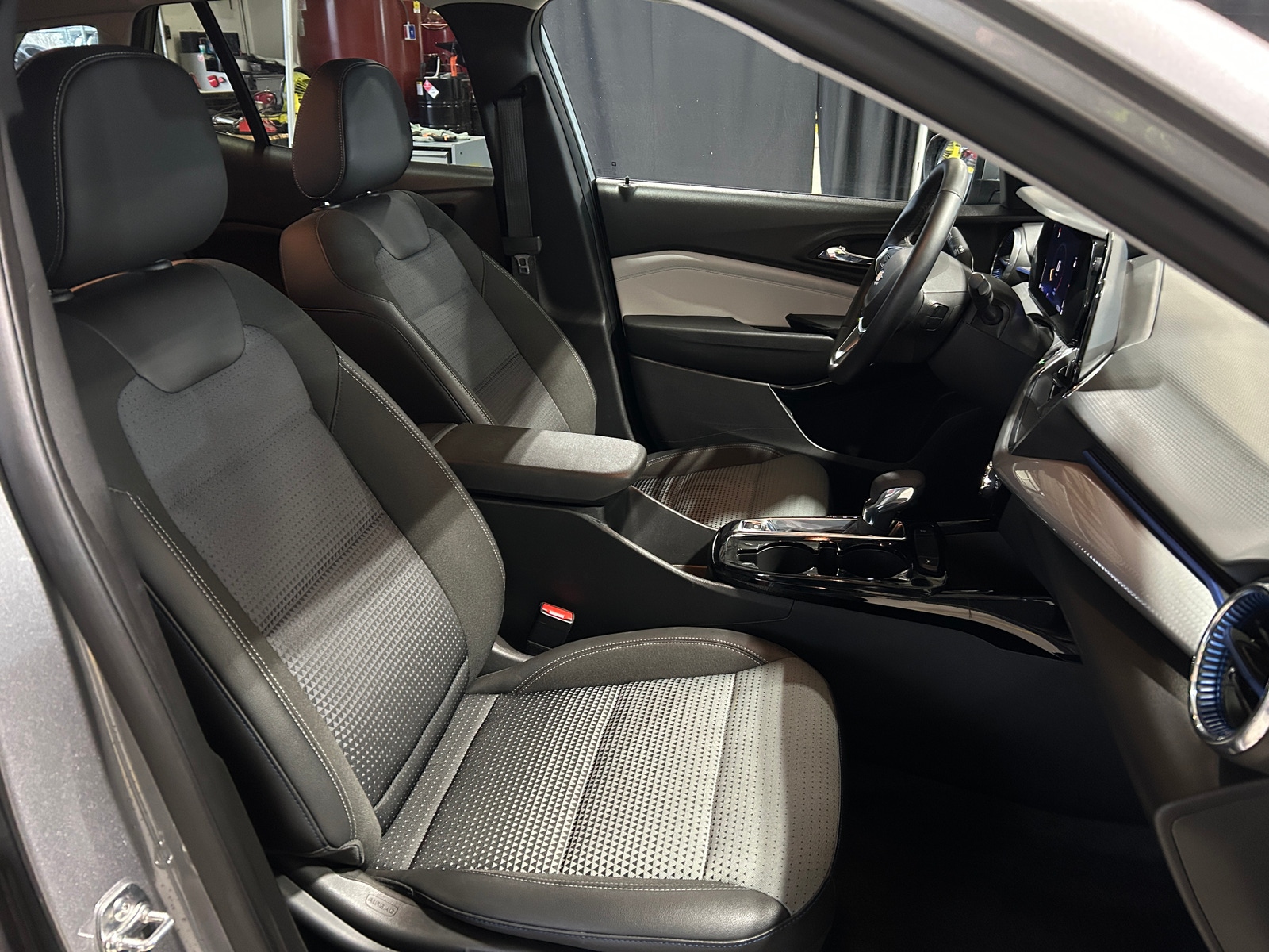 Thumbnail: 2025 Chevrolet Trax - 2