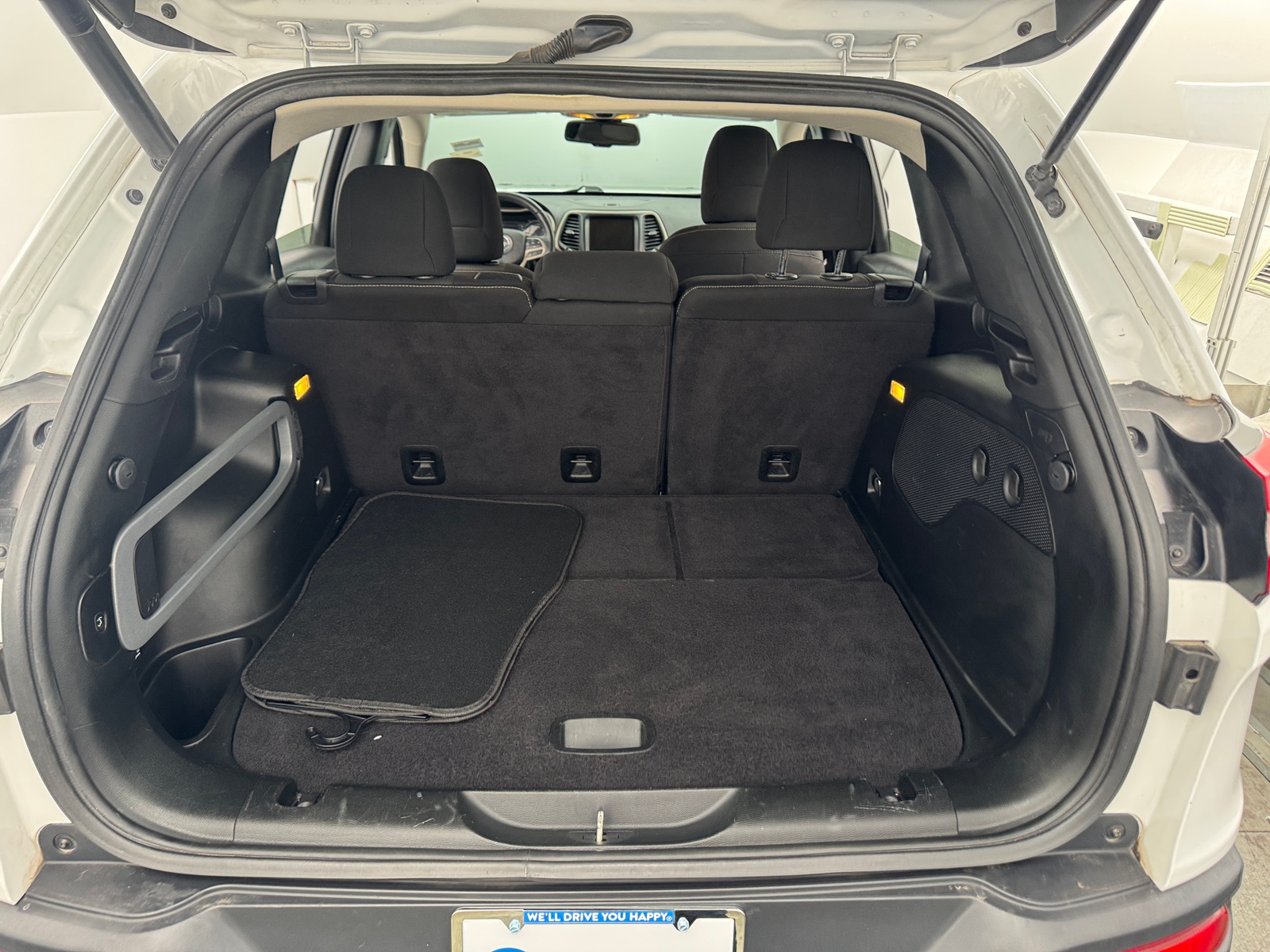 Thumbnail: 2017 Jeep Cherokee - 7