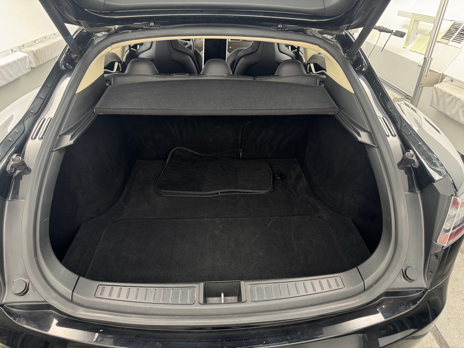 Thumbnail: 2014 Tesla Model S - 6