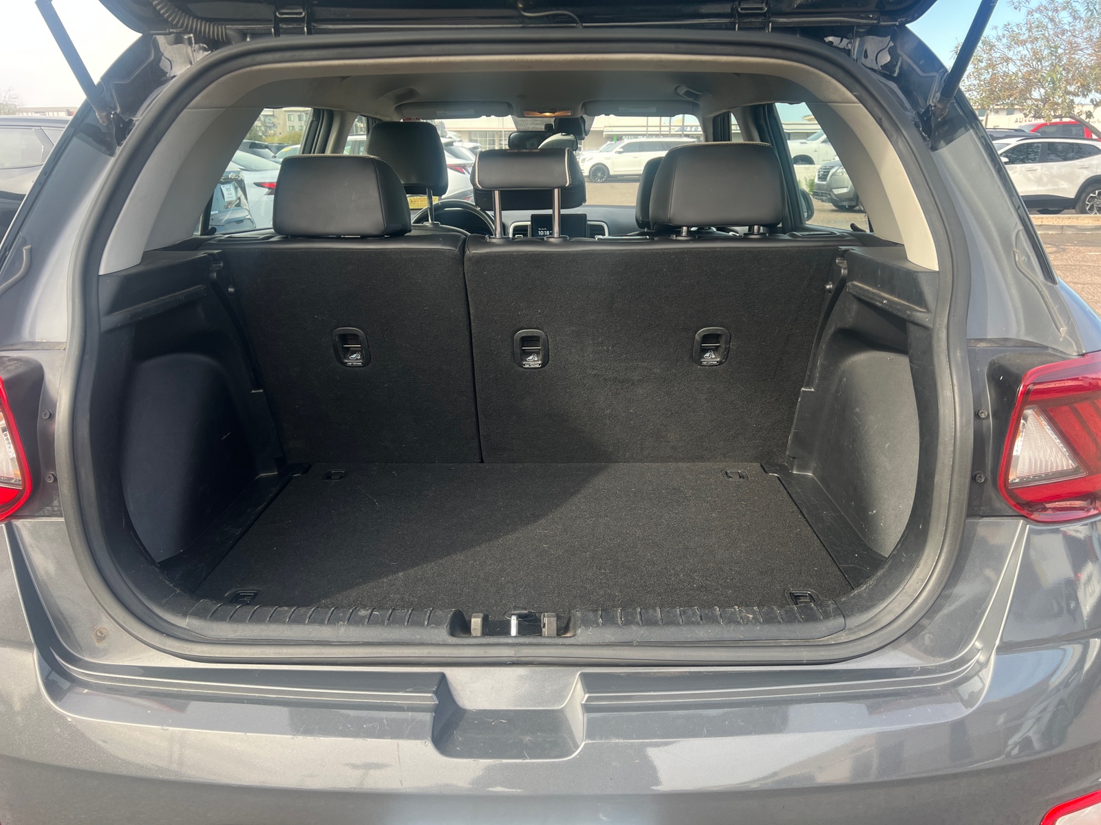 Thumbnail: 2023 Hyundai Venue - 6