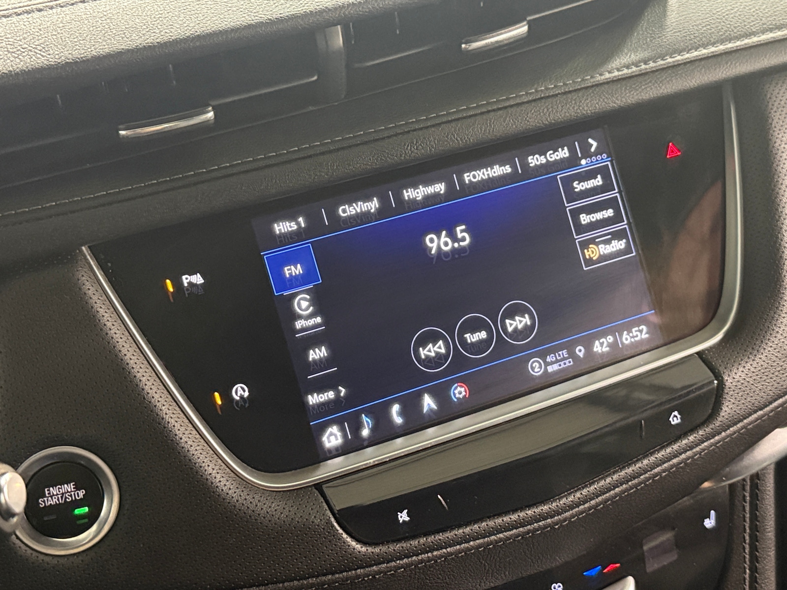 Thumbnail: 2022 Cadillac XT5 - 3