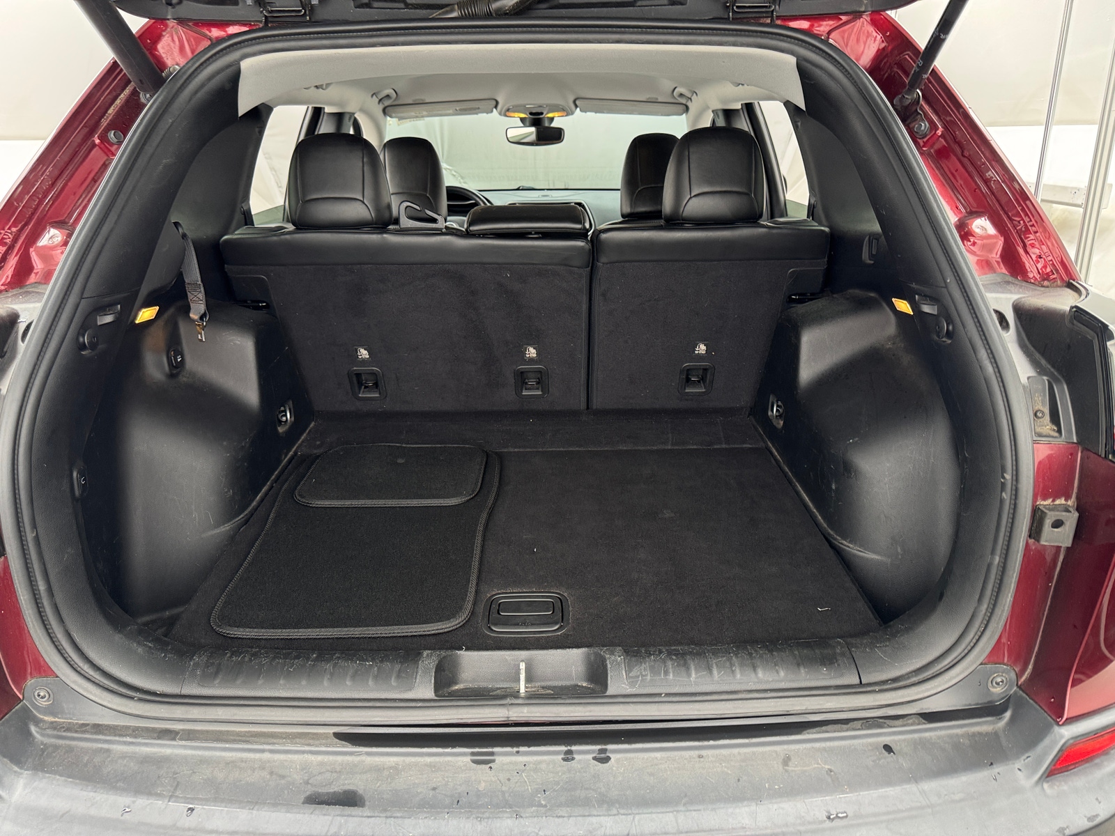 Thumbnail: 2019 Jeep Cherokee - 6