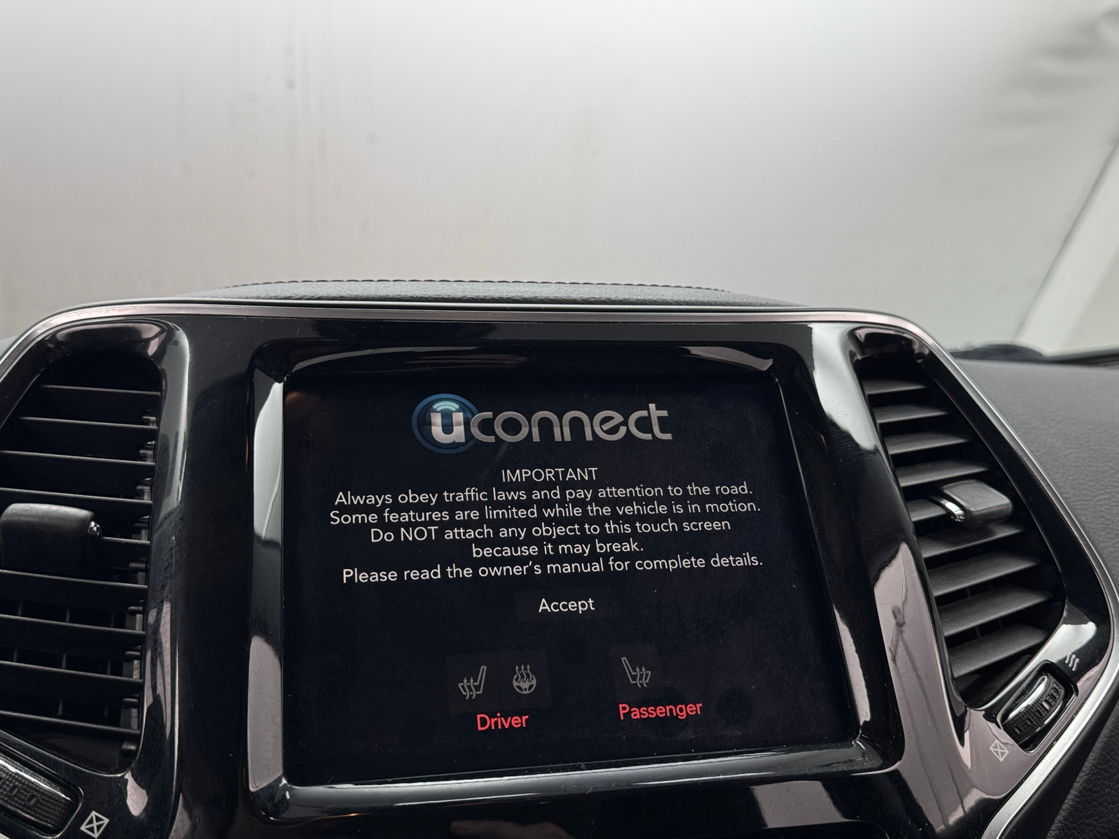 Thumbnail: 2019 Jeep Cherokee - 3