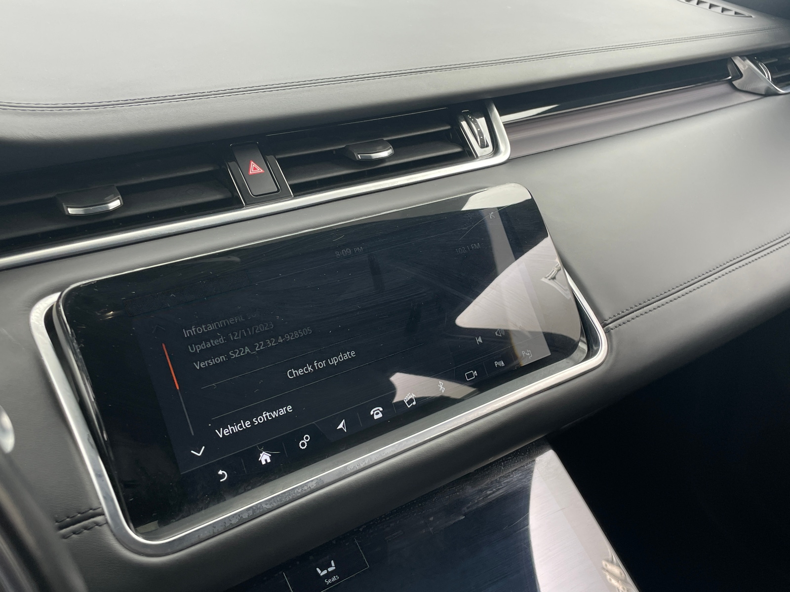 Thumbnail: 2020 Land Rover Range Rover Evoque - 3