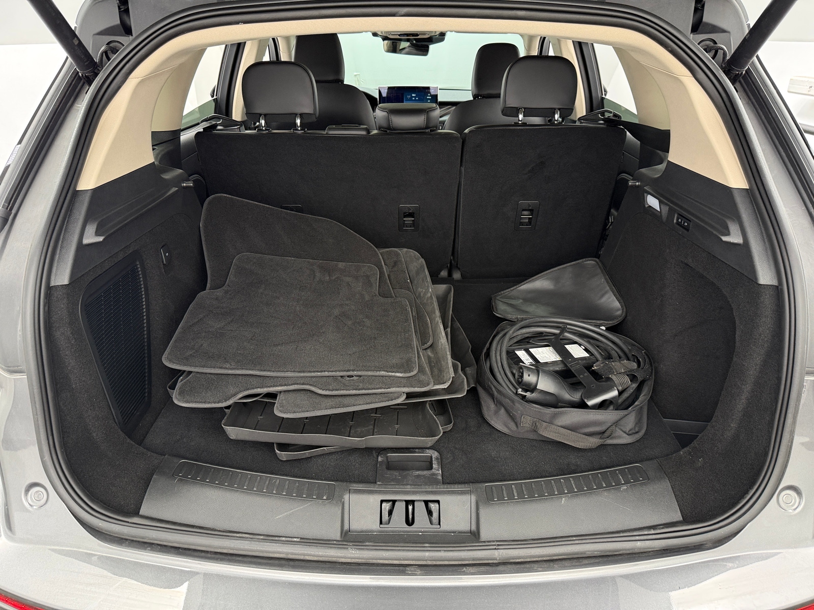 Thumbnail: 2023 Lincoln Corsair - 6