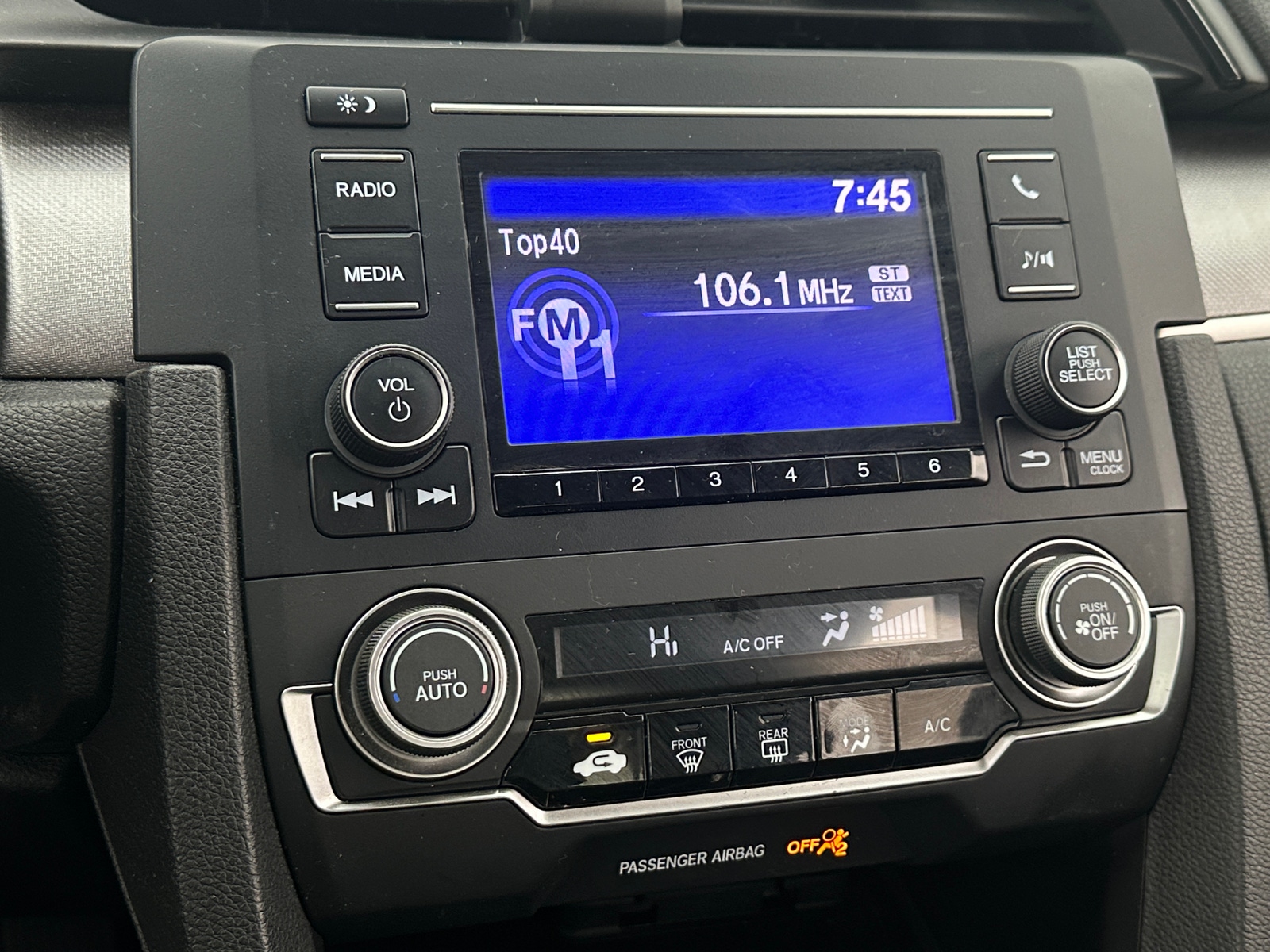 Thumbnail: 2017 Honda Civic - 4