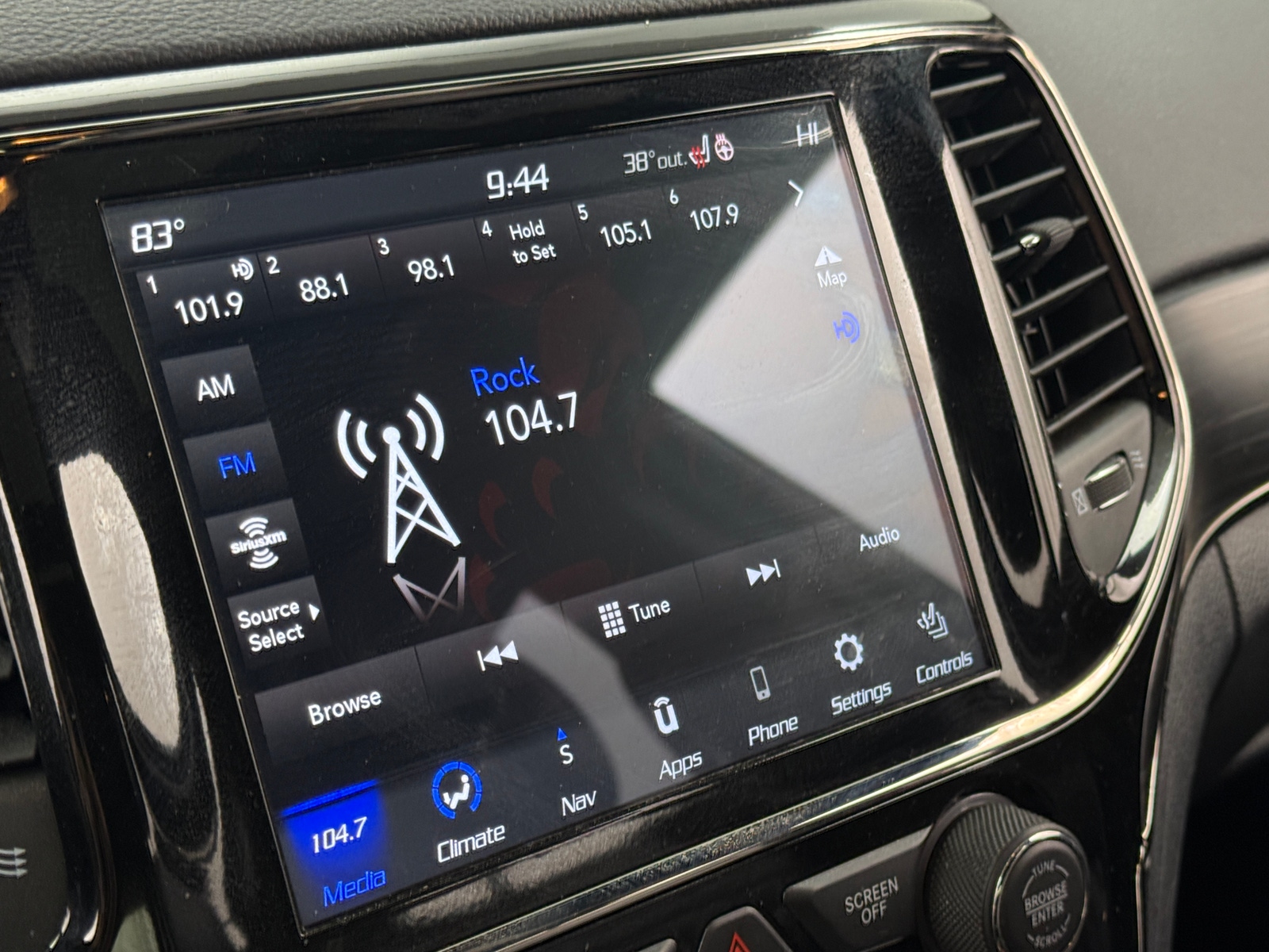 Thumbnail: 2020 Jeep Grand Cherokee - 3