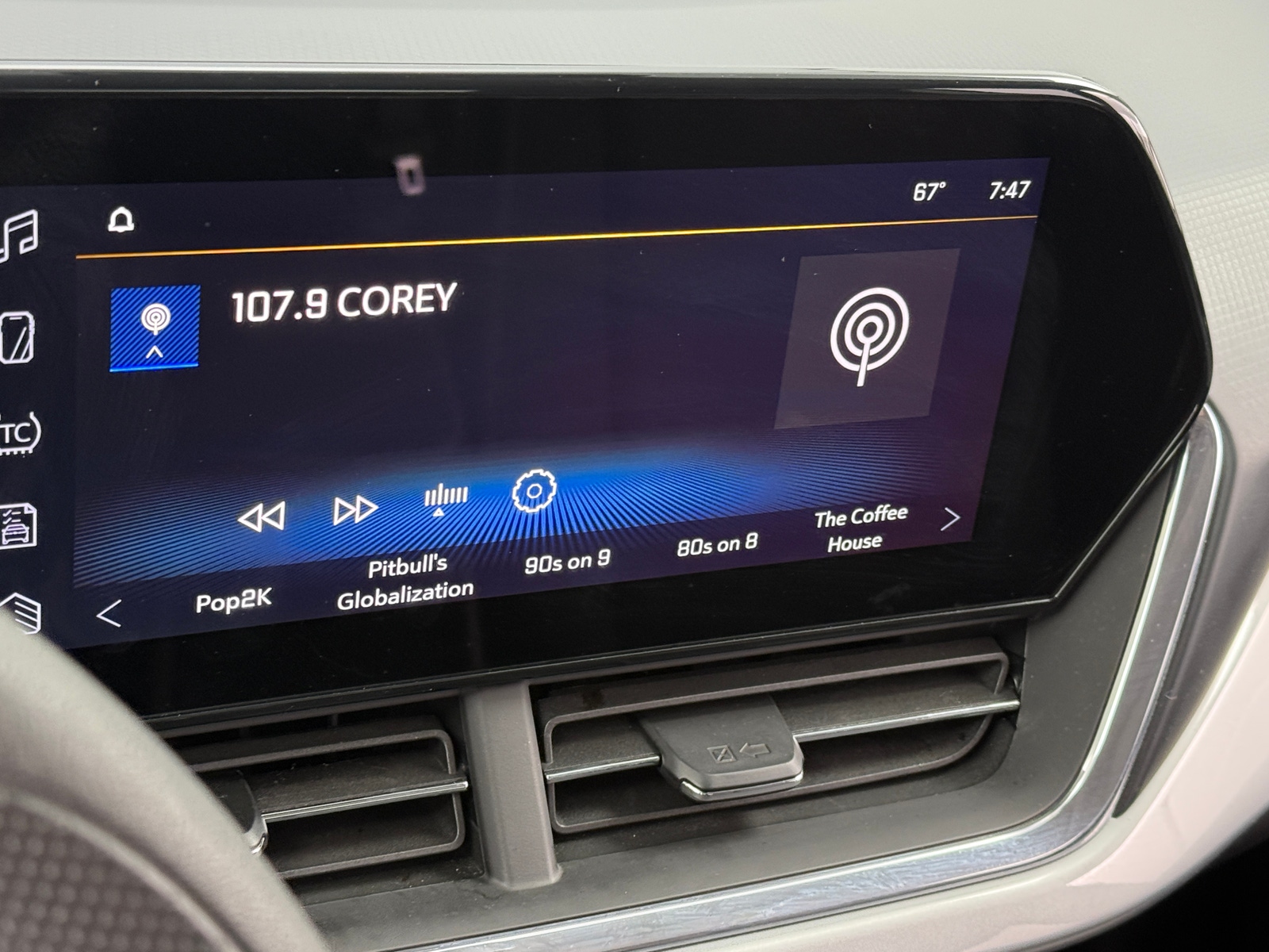 Thumbnail: 2025 Chevrolet Trax - 4