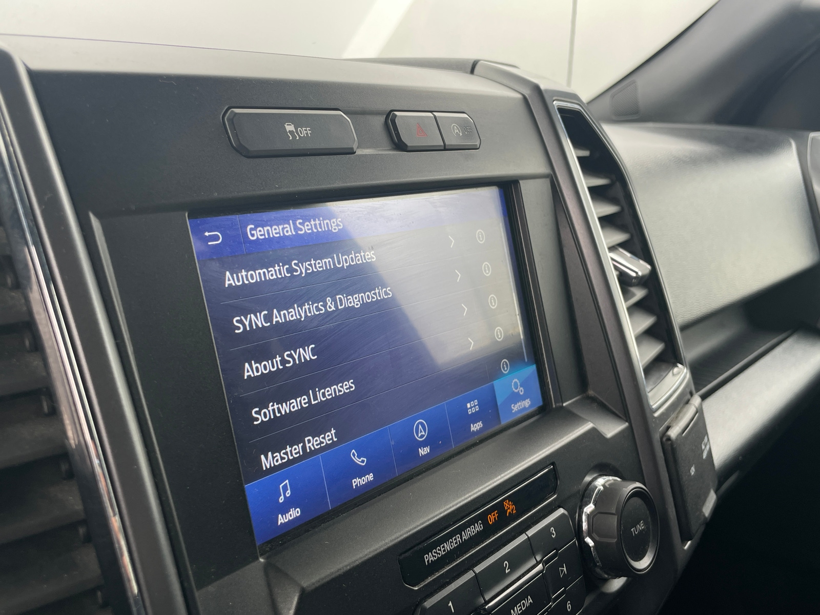 Thumbnail: 2019 Ford Econoline - 4