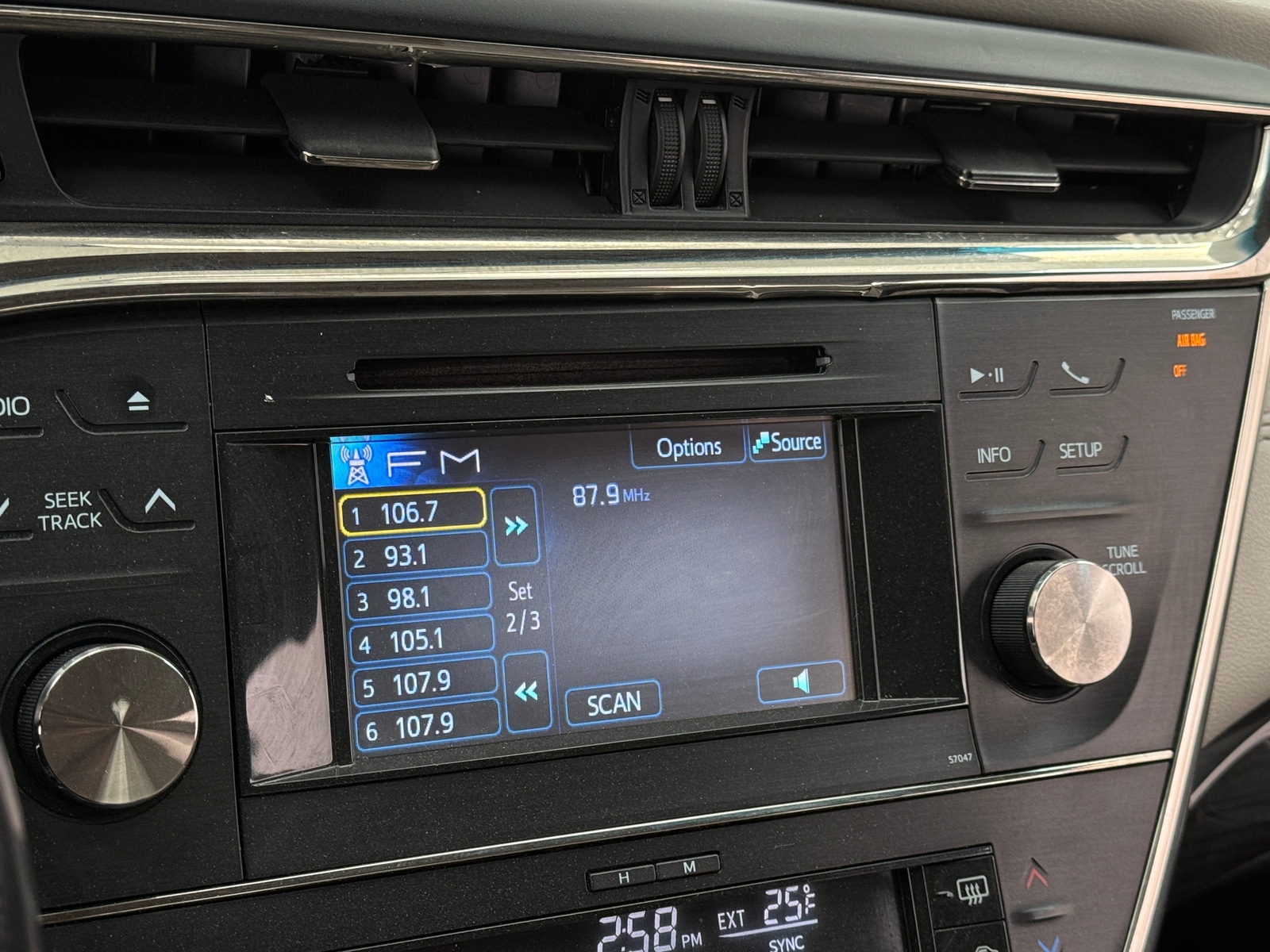 Thumbnail: 2014 Toyota Avalon - 4