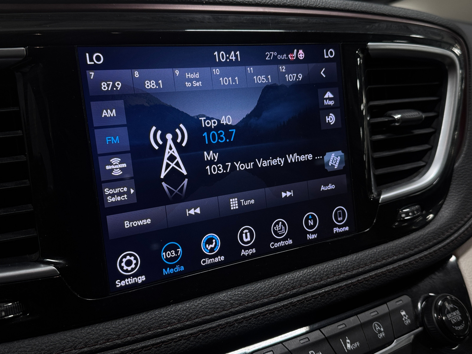 Thumbnail: 2019 Chrysler Pacifica - 3