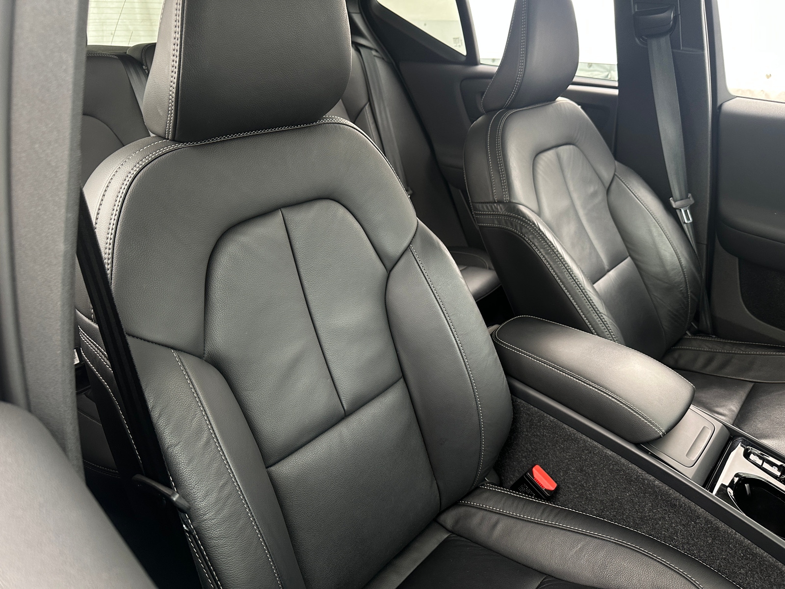 Thumbnail: 2023 Volvo XC40 - 2