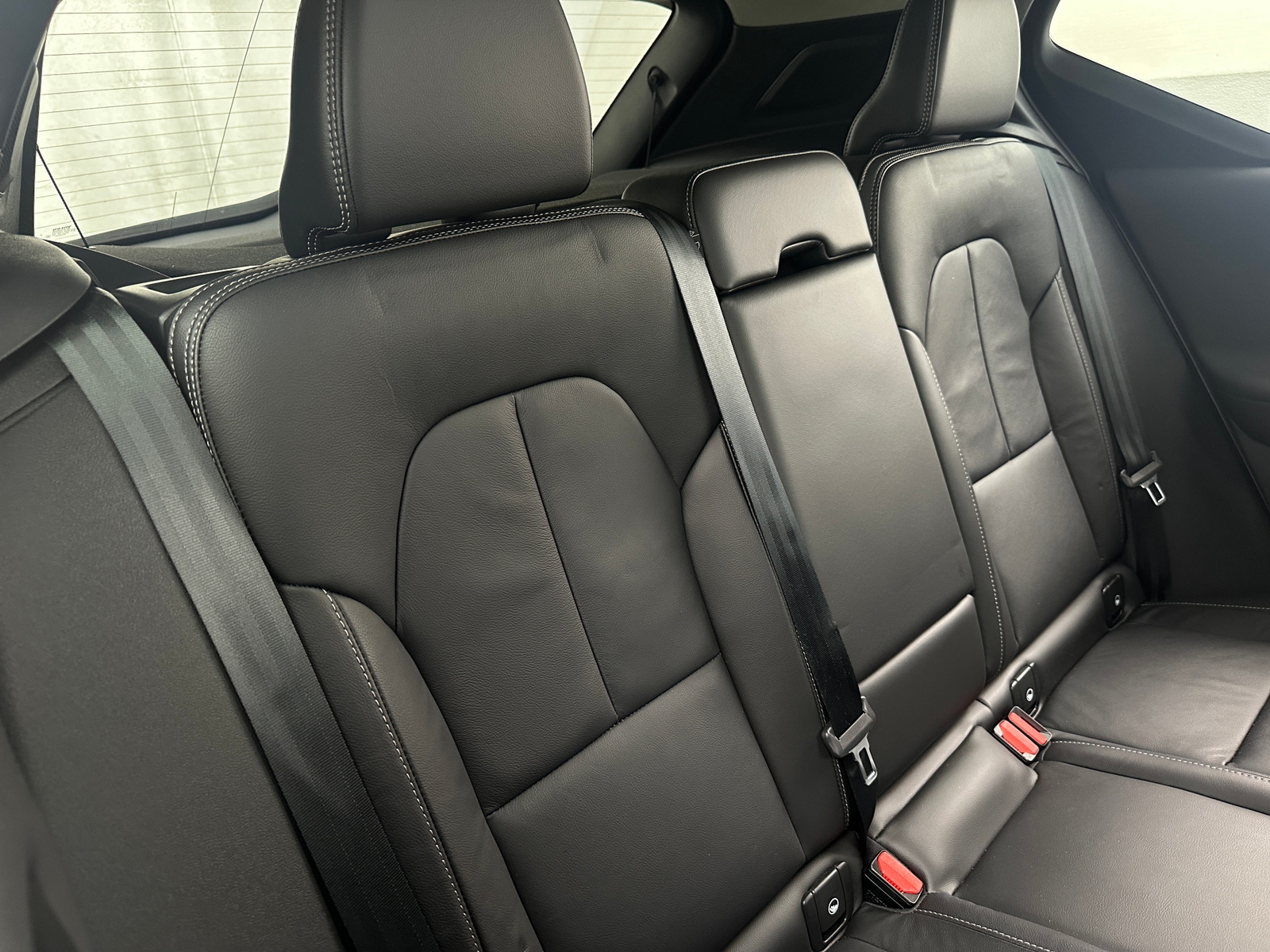 Thumbnail: 2023 Volvo XC40 - 6