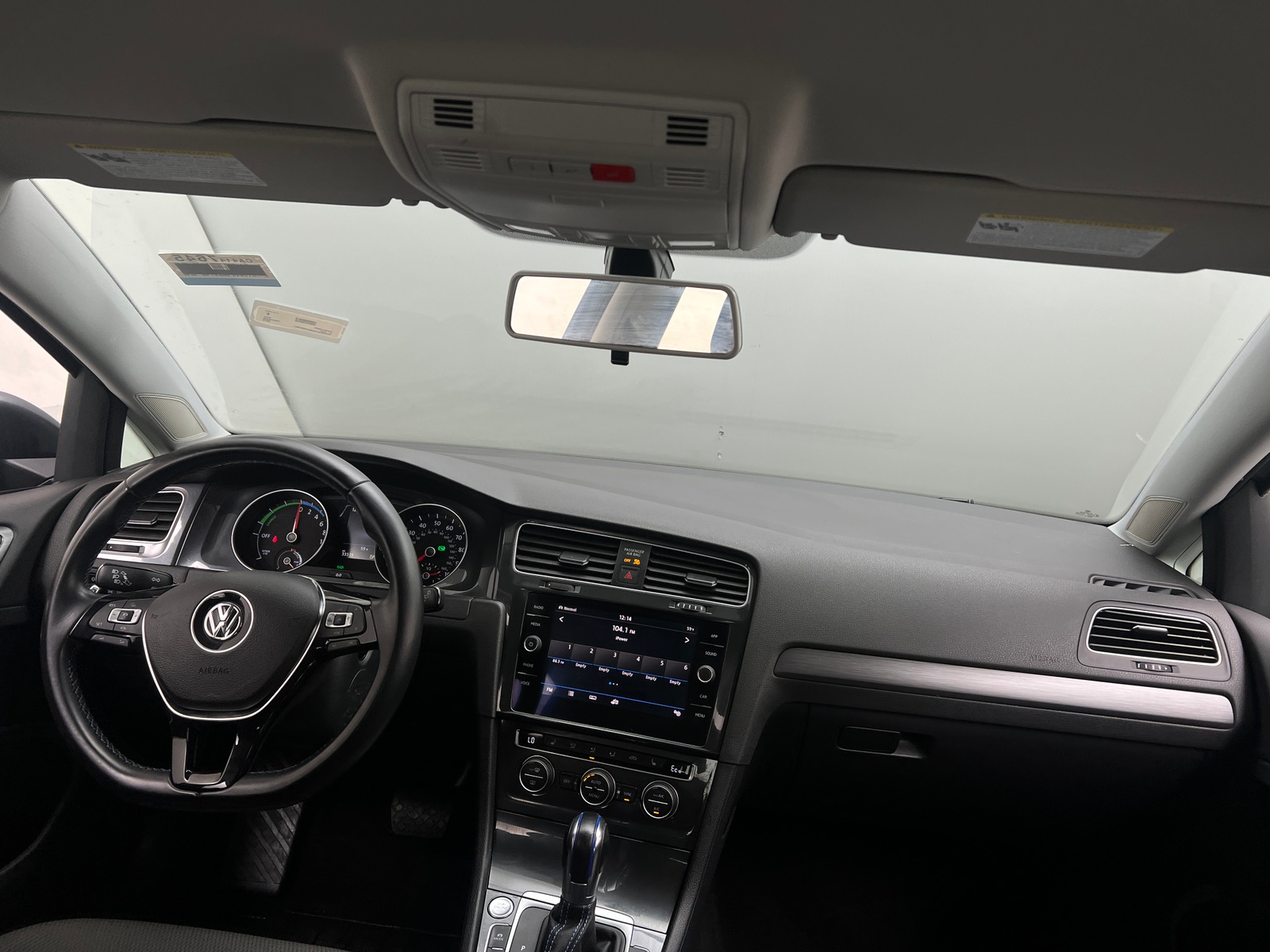 Thumbnail: 2019 Volkswagen e-Golf - 3