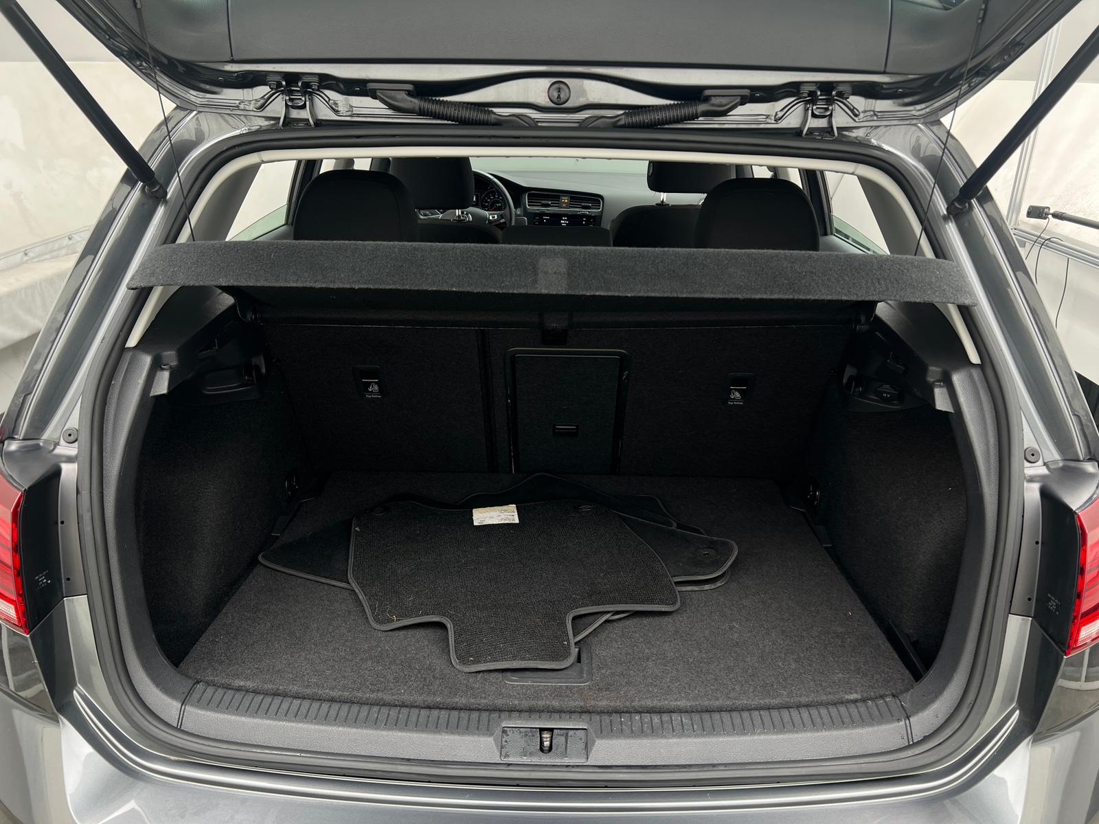 Thumbnail: 2019 Volkswagen e-Golf - 7