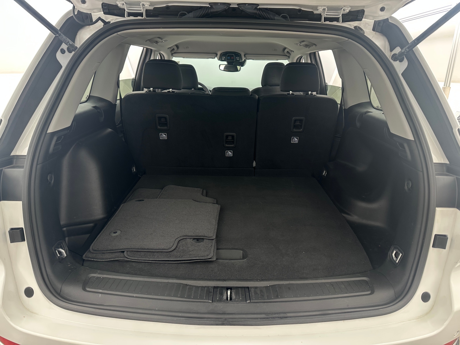 Thumbnail: 2023 Jeep Grand Cherokee - 7