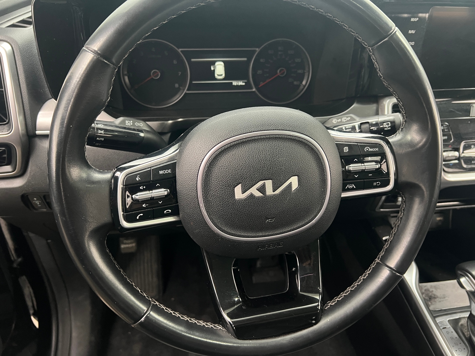 Thumbnail: 2023 Kia Sorento - 4