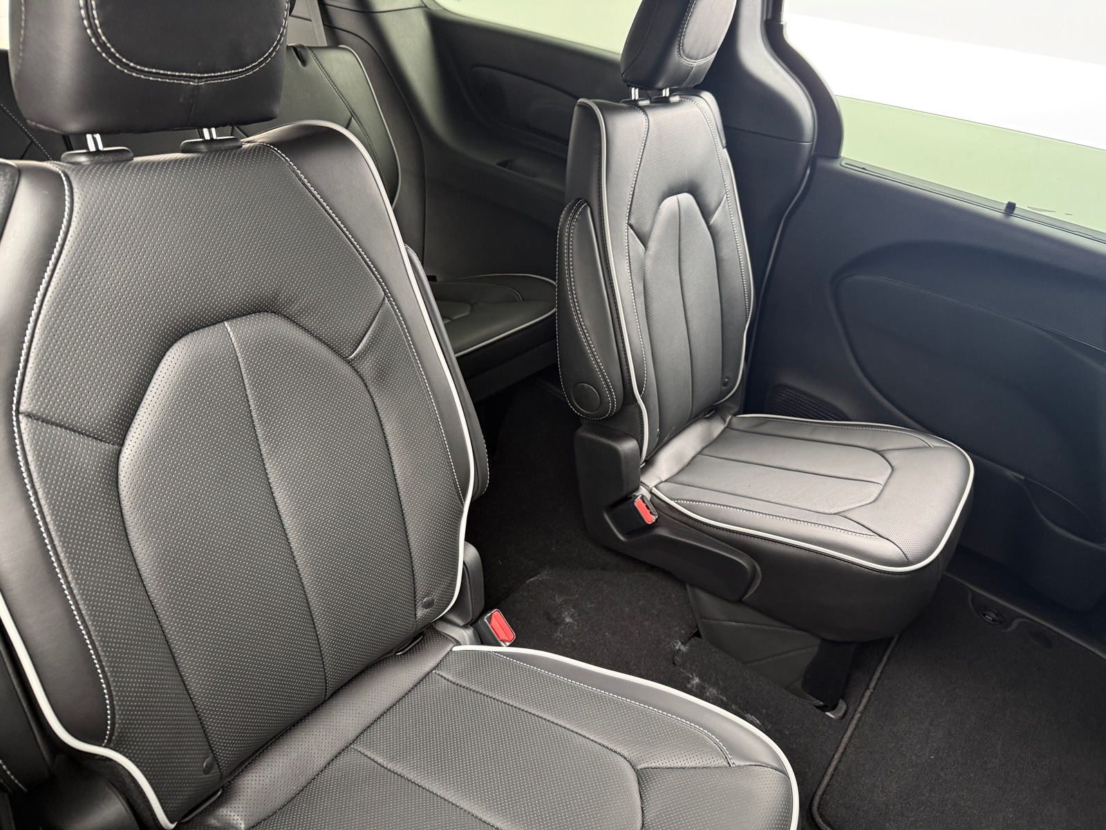 Thumbnail: 2026 Chrysler Pacifica - 6