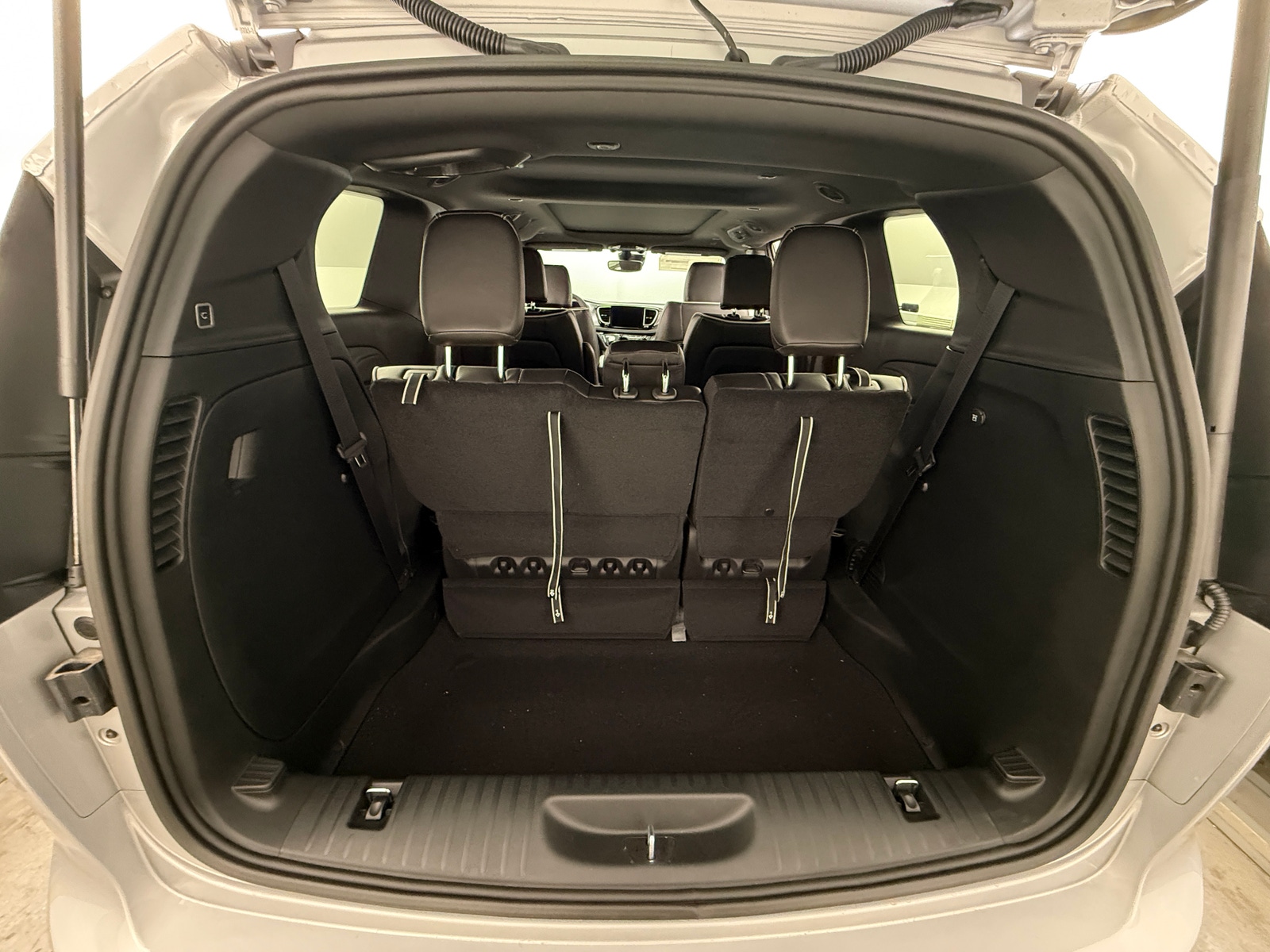 Thumbnail: 2026 Chrysler Pacifica - 7