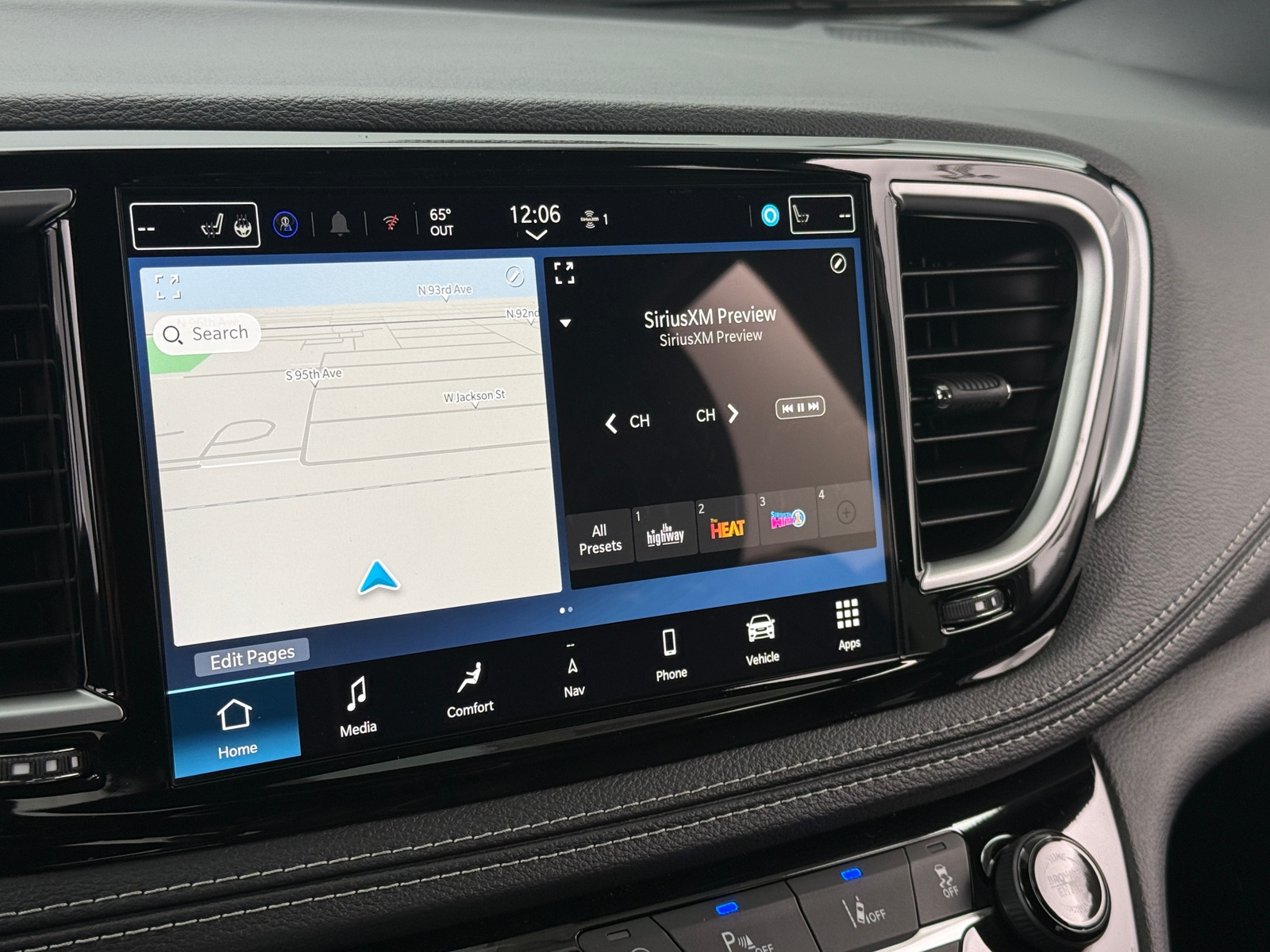 Thumbnail: 2026 Chrysler Pacifica - 4