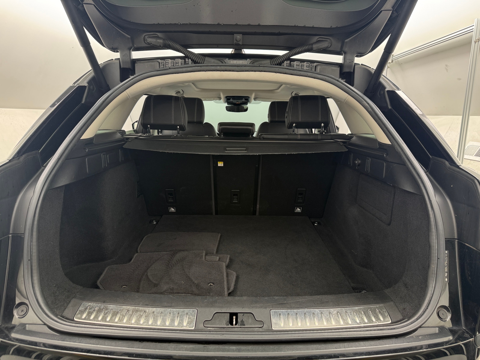 Thumbnail: 2018 Land Rover Range Rover Velar - 6