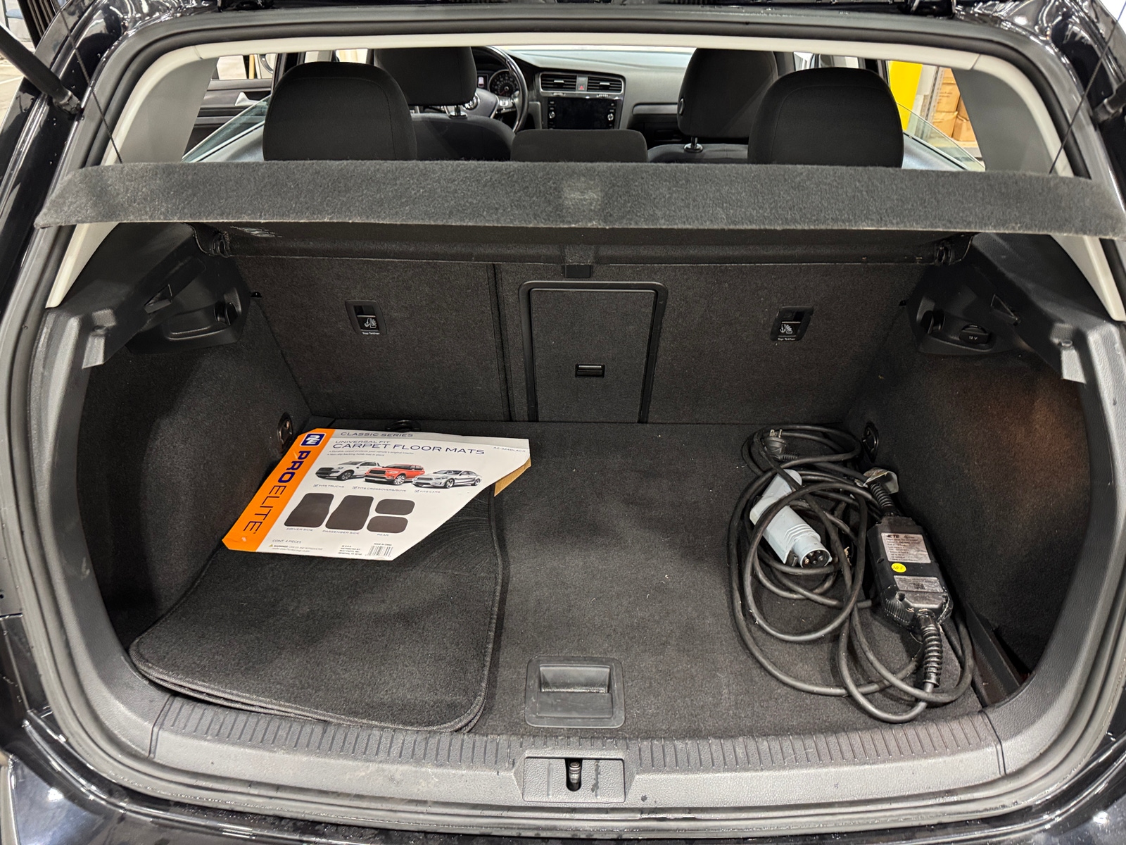 Thumbnail: 2017 Volkswagen e-Golf - 7