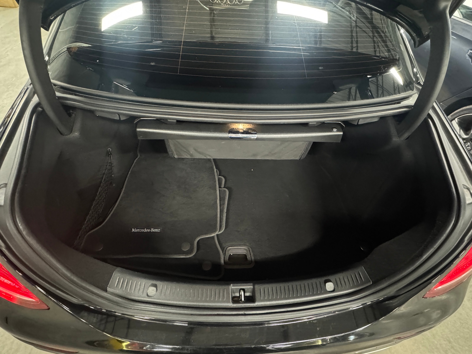 Thumbnail: 2017 Mercedes-Benz E-Class - 6