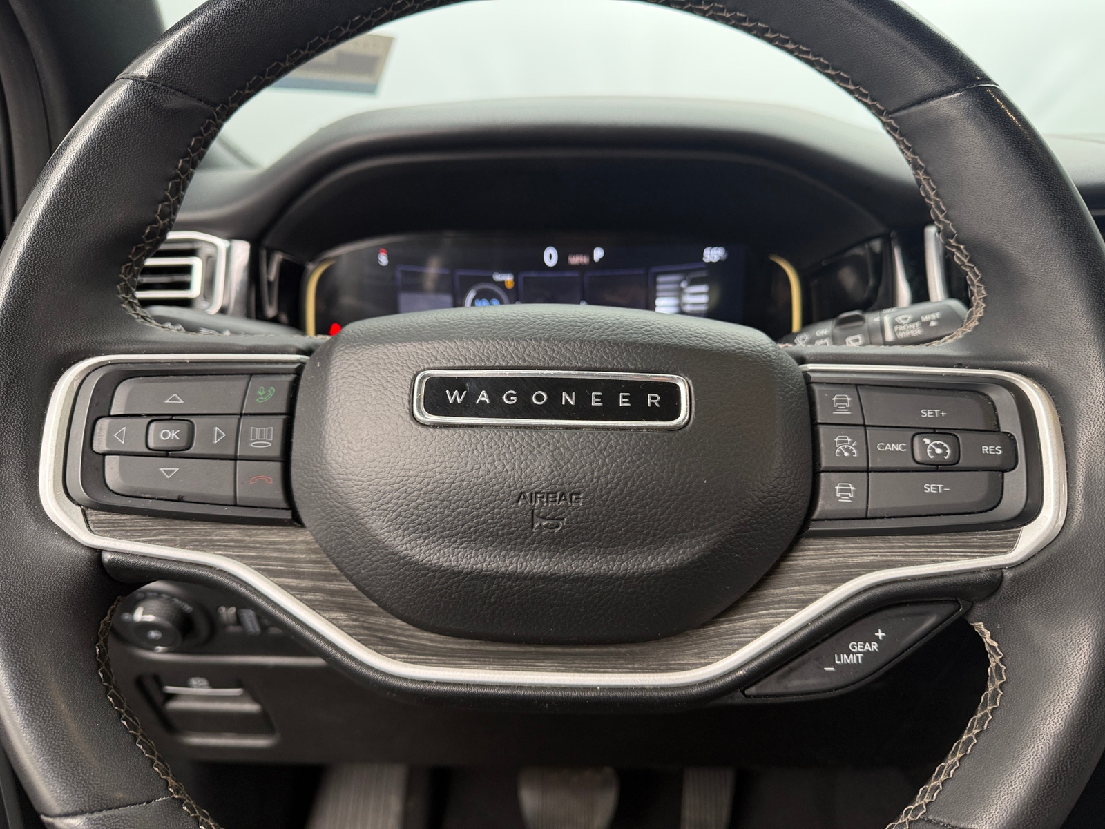 Thumbnail: 2022 Jeep Wagoneer - 4