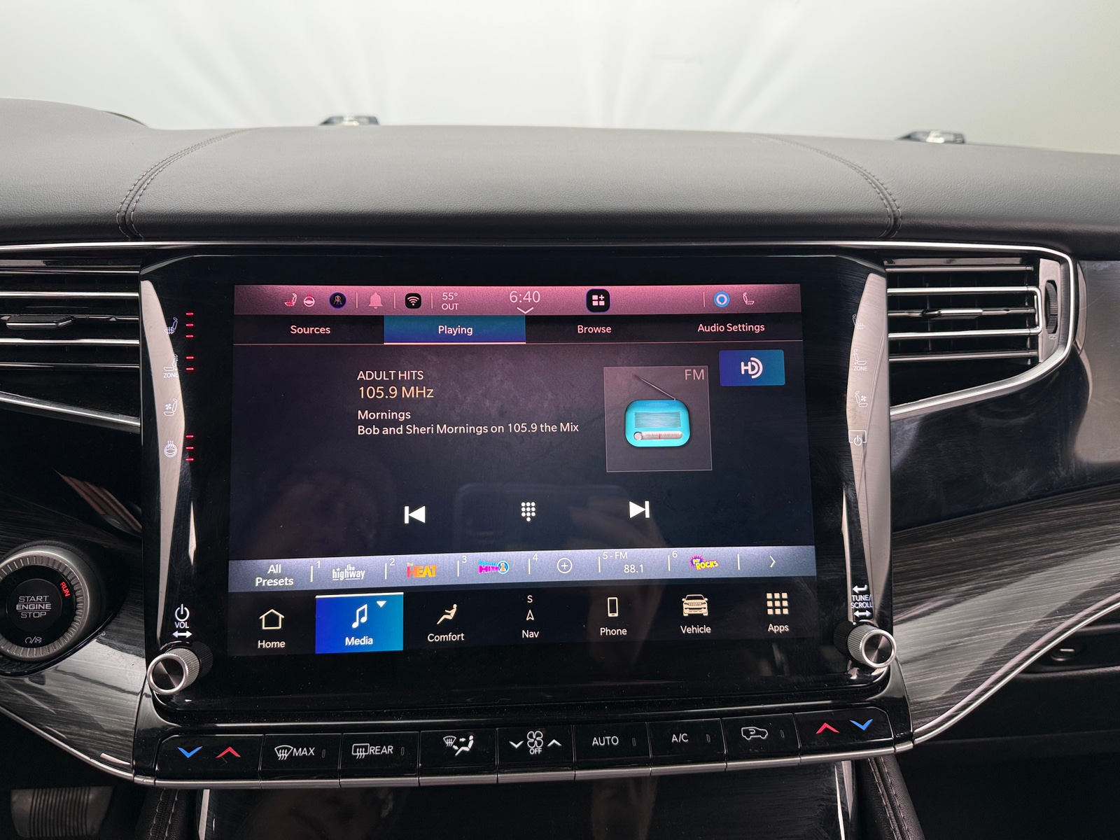 Thumbnail: 2022 Jeep Wagoneer - 3