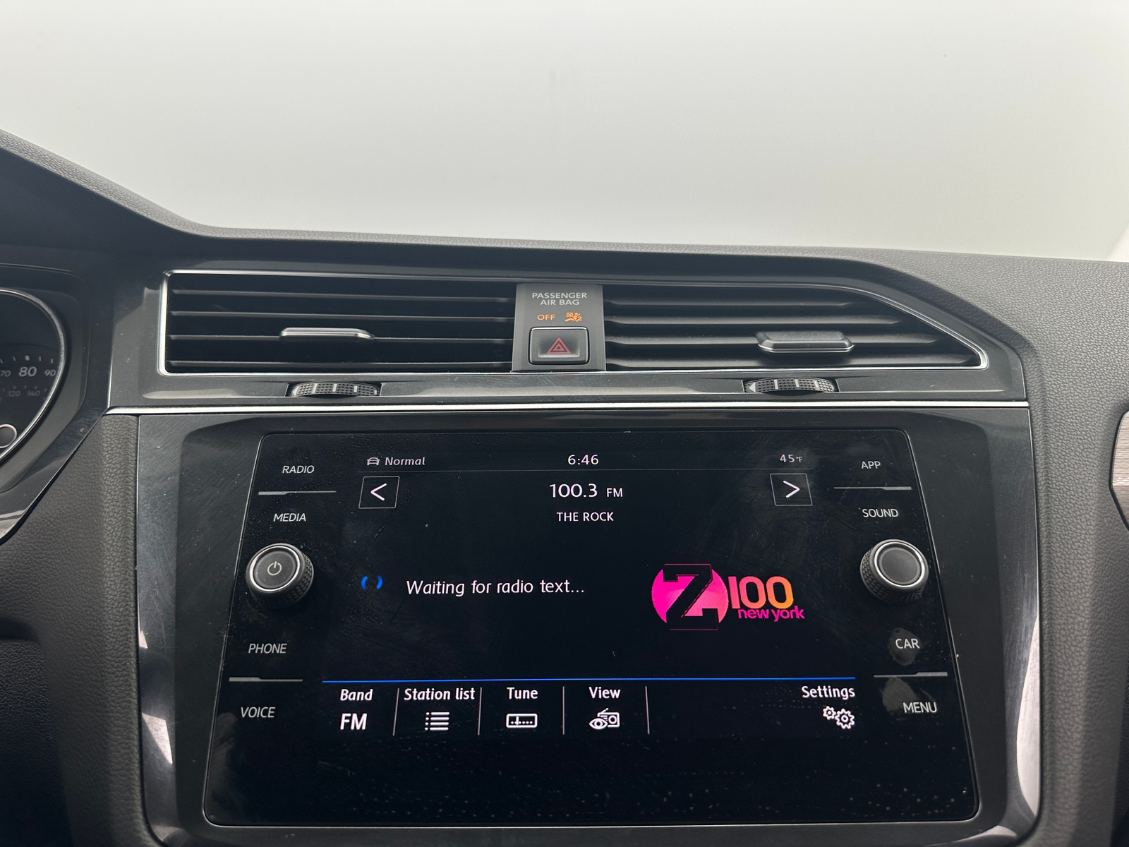 Thumbnail: 2018 Volkswagen Tiguan - 3