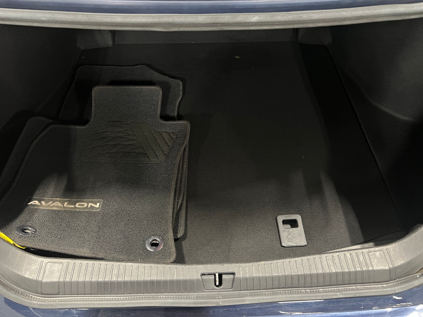 Thumbnail: 2019 Toyota Avalon - 6