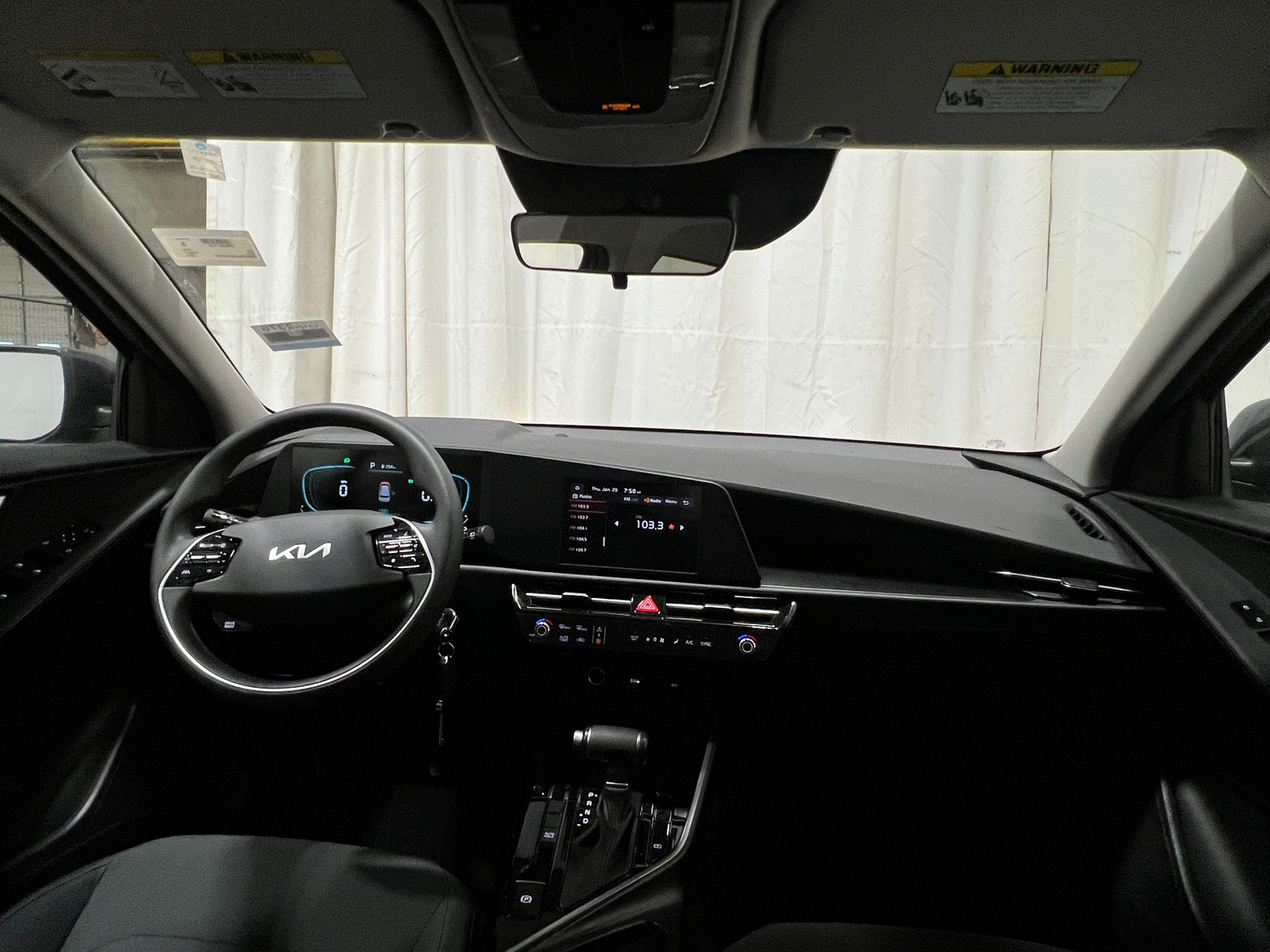 Thumbnail: 2024 Kia Niro - 3