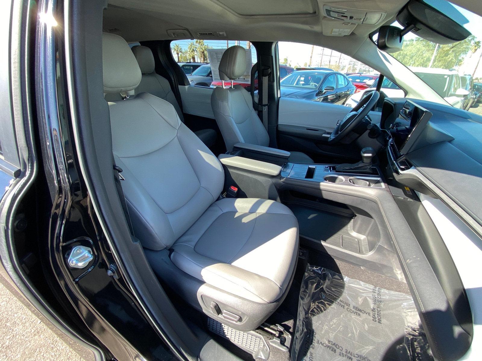 Thumbnail: 2025 Toyota Sienna - 2