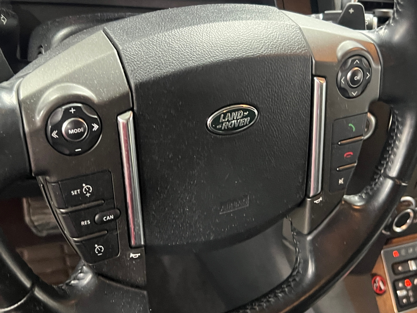 Thumbnail: 2016 Land Rover LR4 - 4