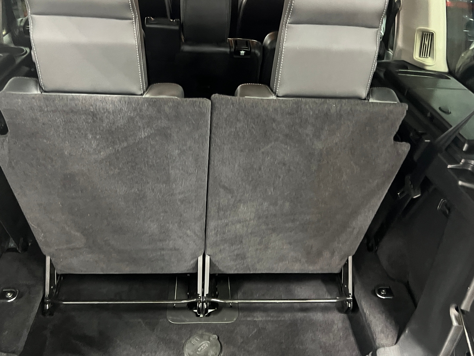 Thumbnail: 2016 Land Rover LR4 - 6