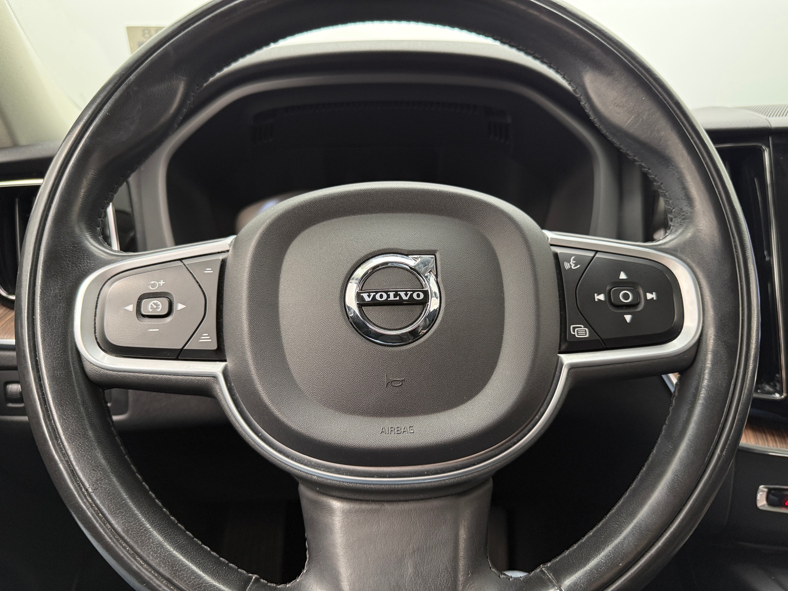 Thumbnail: 2021 Volvo XC60 - 4