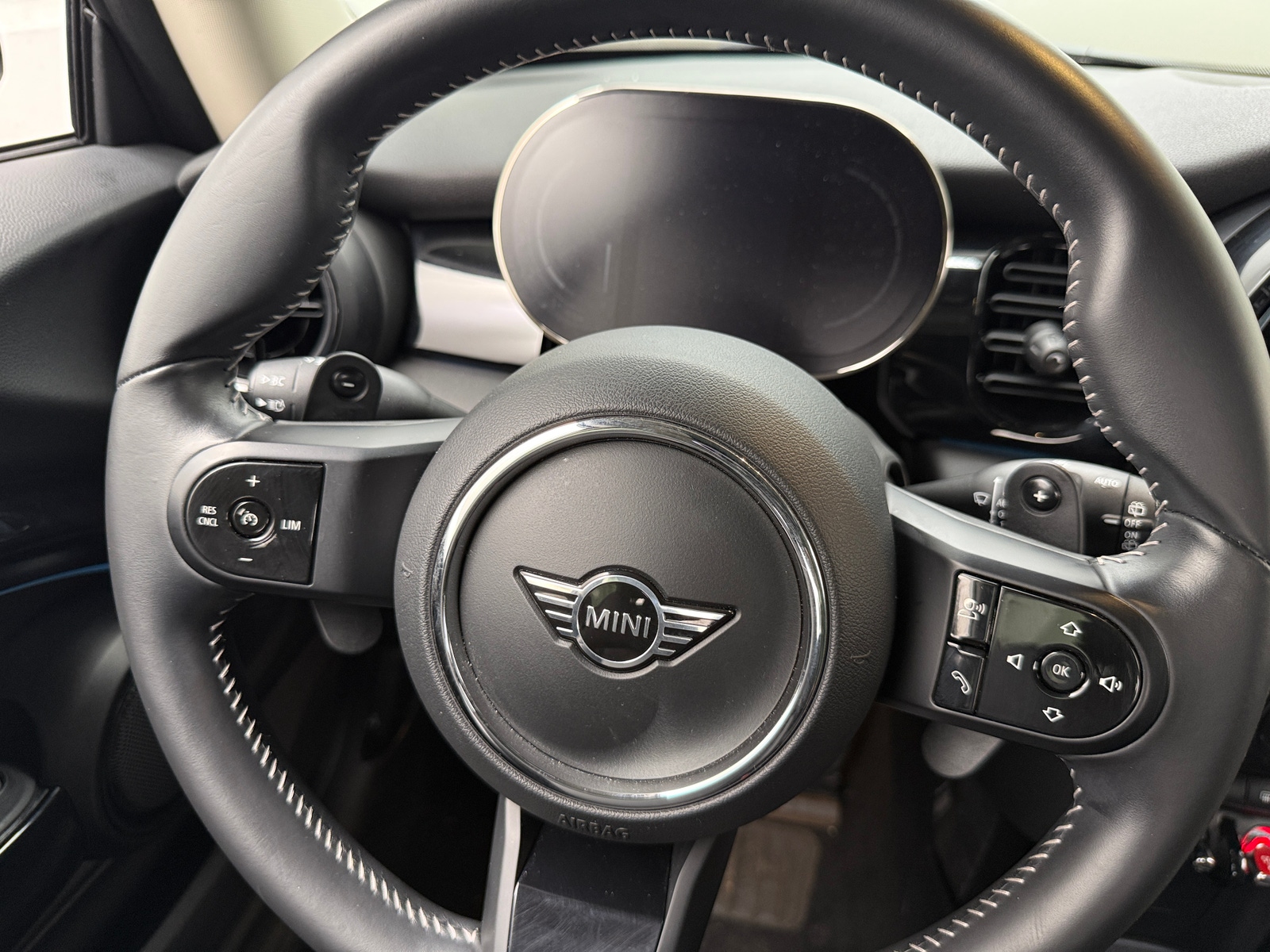 Thumbnail: 2022 MINI Cooper Hardtop - 4