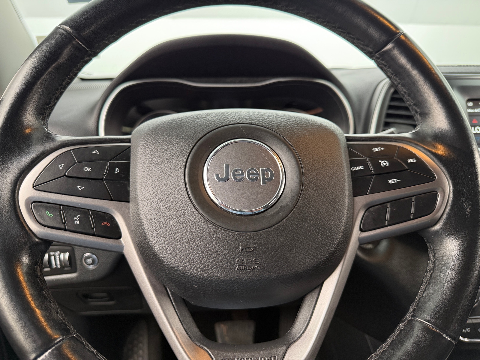 Thumbnail: 2020 Jeep Cherokee - 5