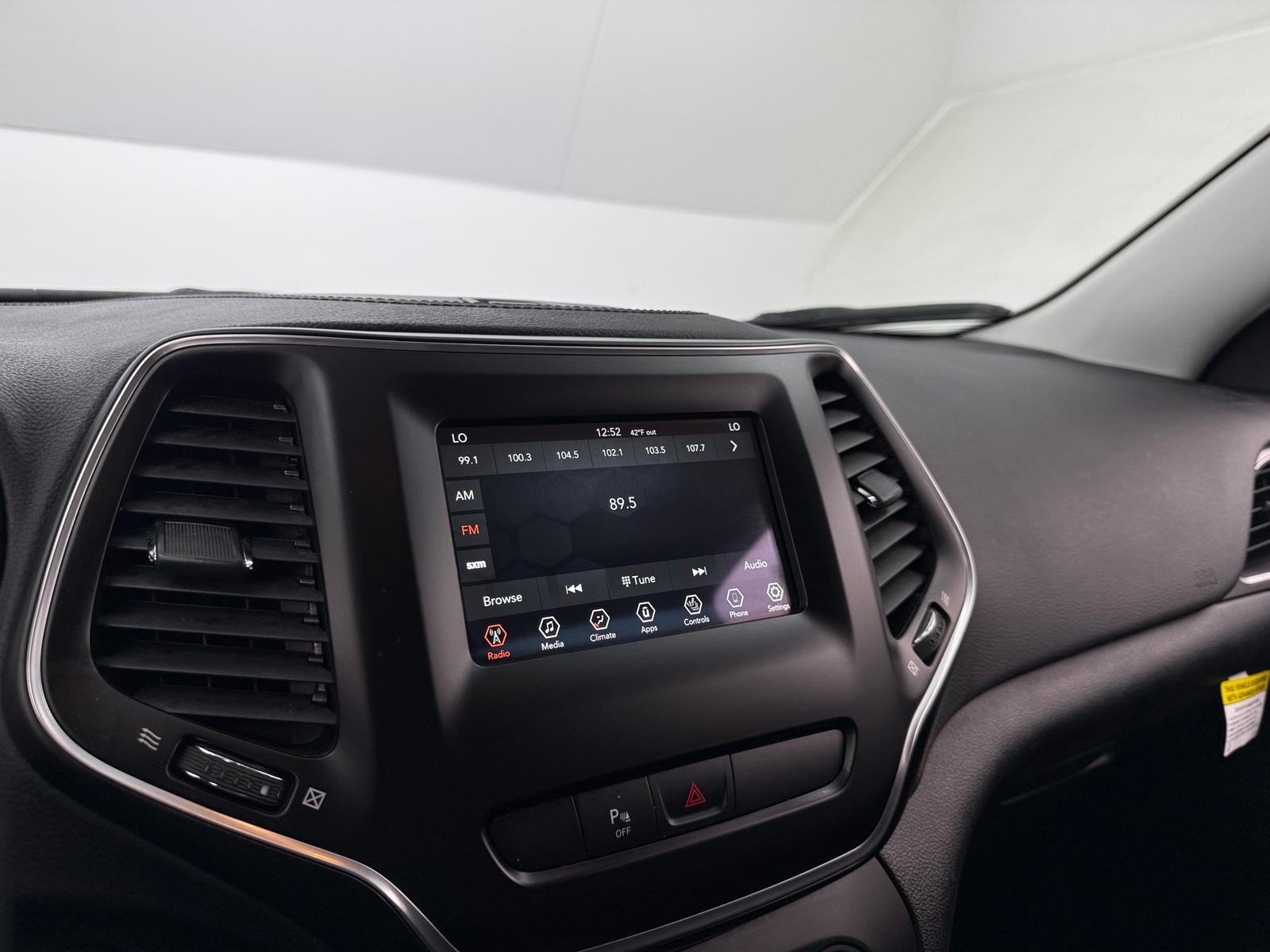 Thumbnail: 2020 Jeep Cherokee - 4