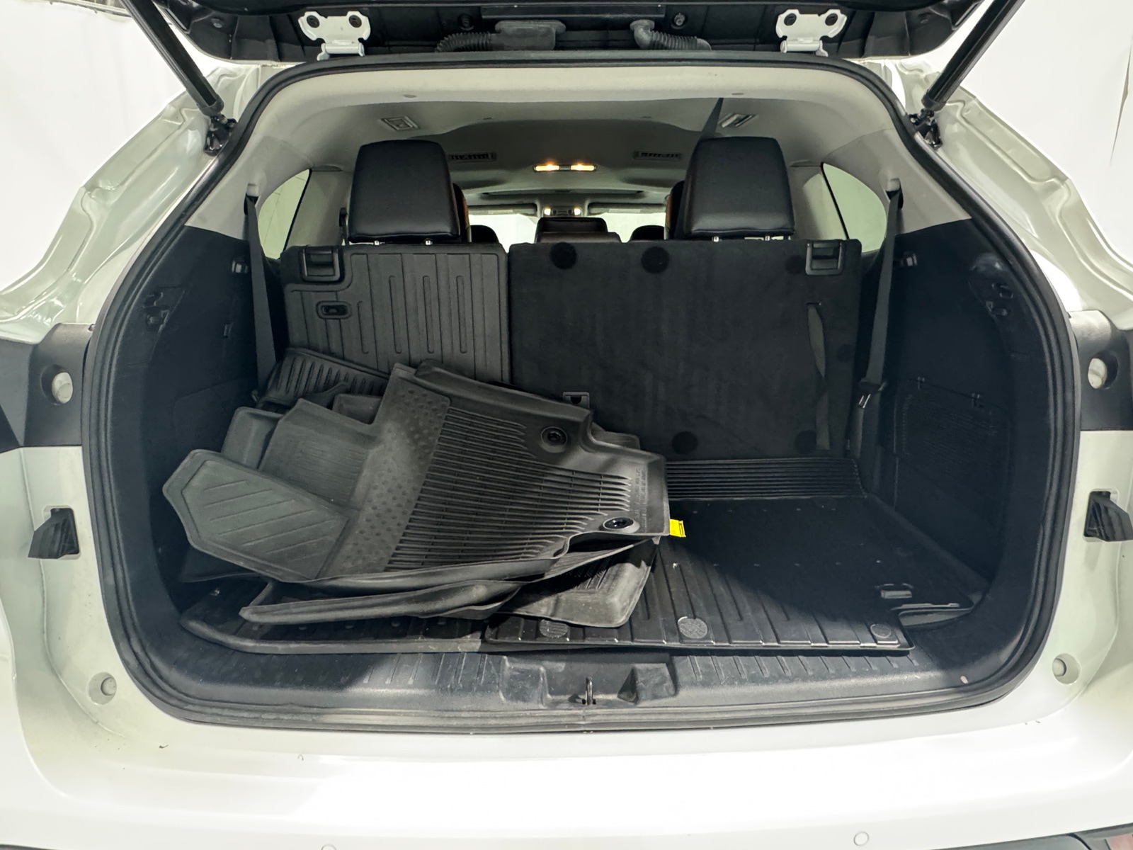 Thumbnail: 2022 Toyota Highlander - 6