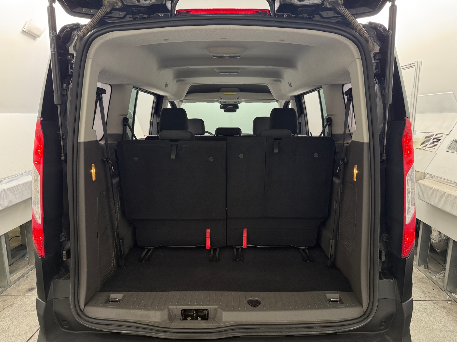 Thumbnail: 2020 Ford Transit Series - 7