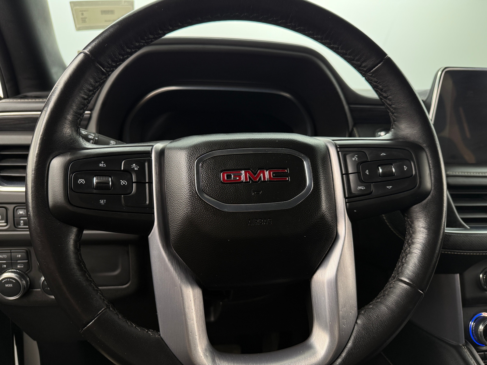 Thumbnail: 2023 GMC Yukon XL - 4