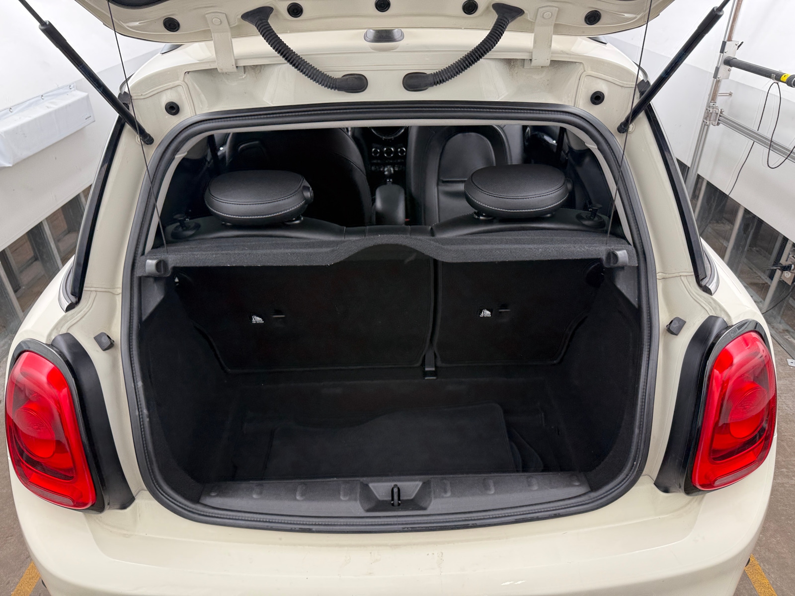 Thumbnail: 2016 MINI Cooper Hardtop - 6