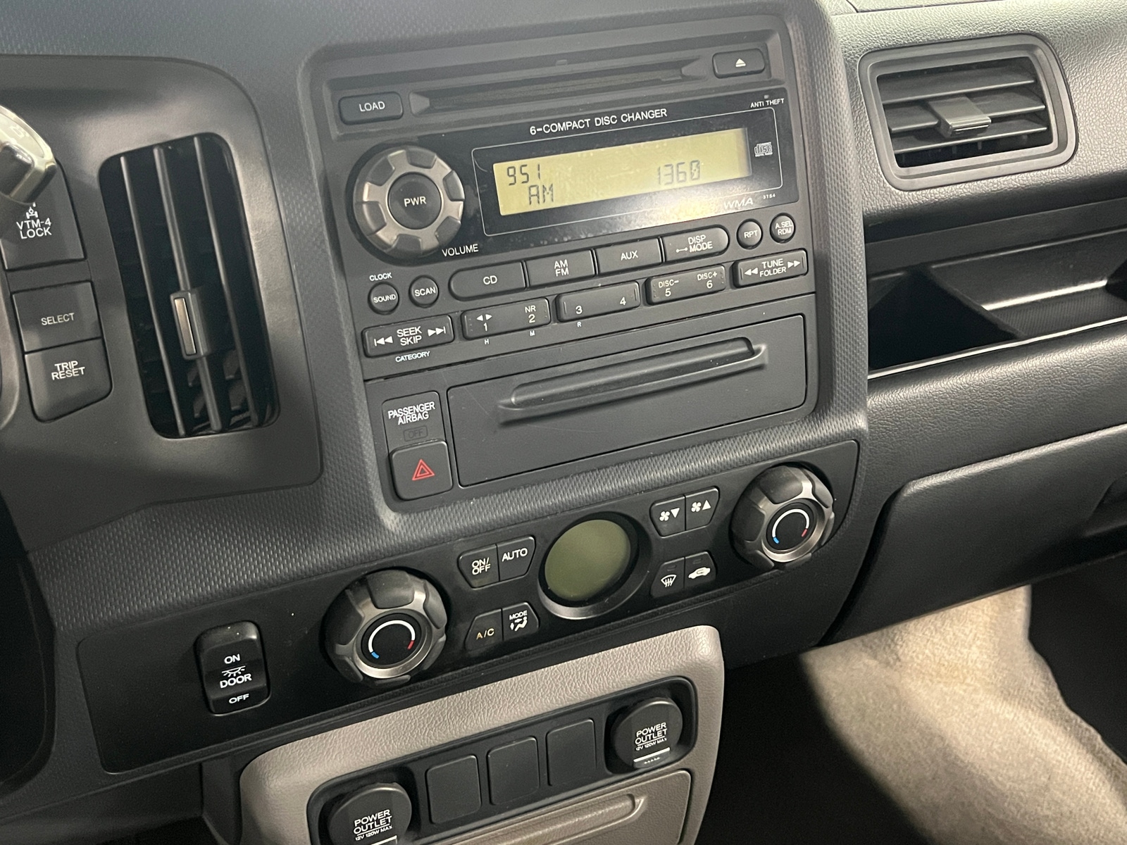 Thumbnail: 2010 Honda Ridgeline - 4