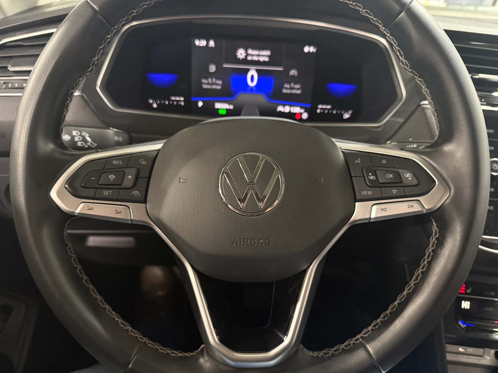 Thumbnail: 2022 Volkswagen Tiguan - 4