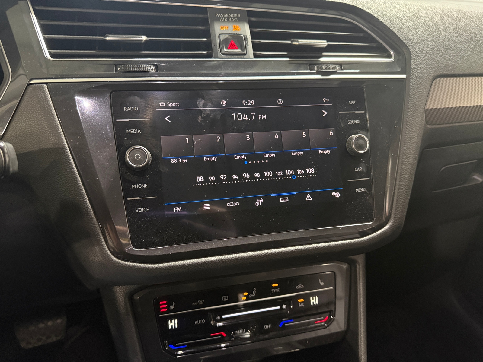 Thumbnail: 2022 Volkswagen Tiguan - 3