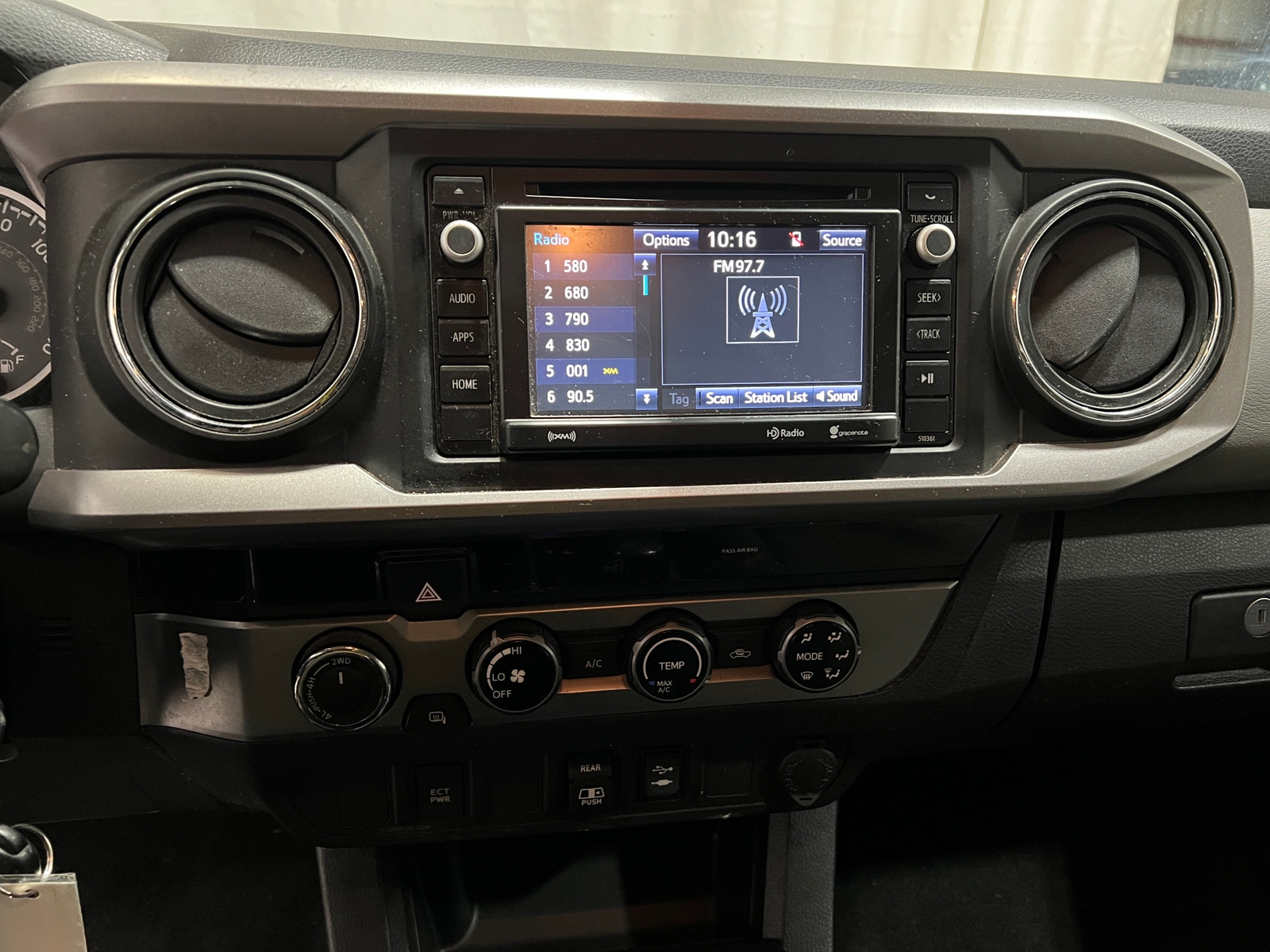 Thumbnail: 2018 Toyota Tacoma - 4