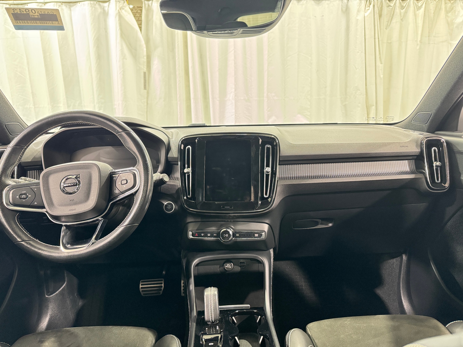 Thumbnail: 2021 Volvo XC40 - 2