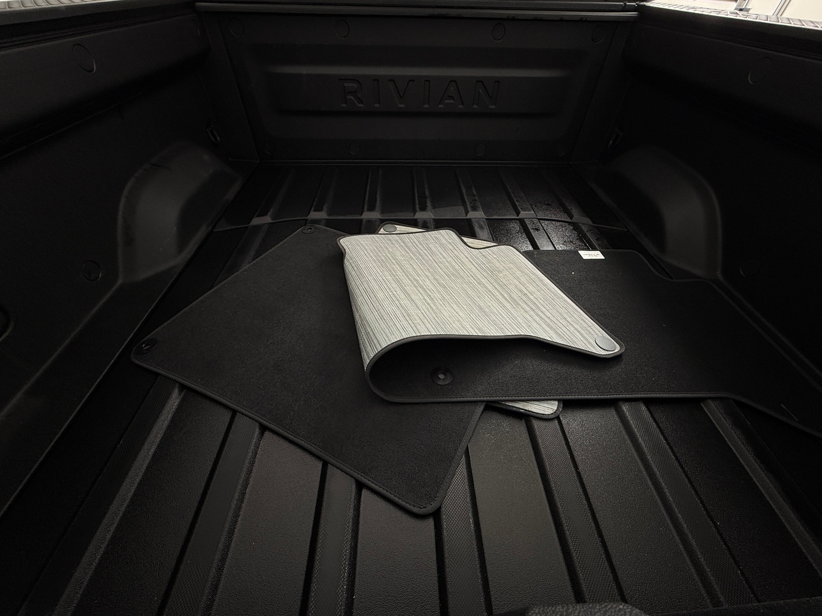 Thumbnail: 2022 Rivian R1T - 6